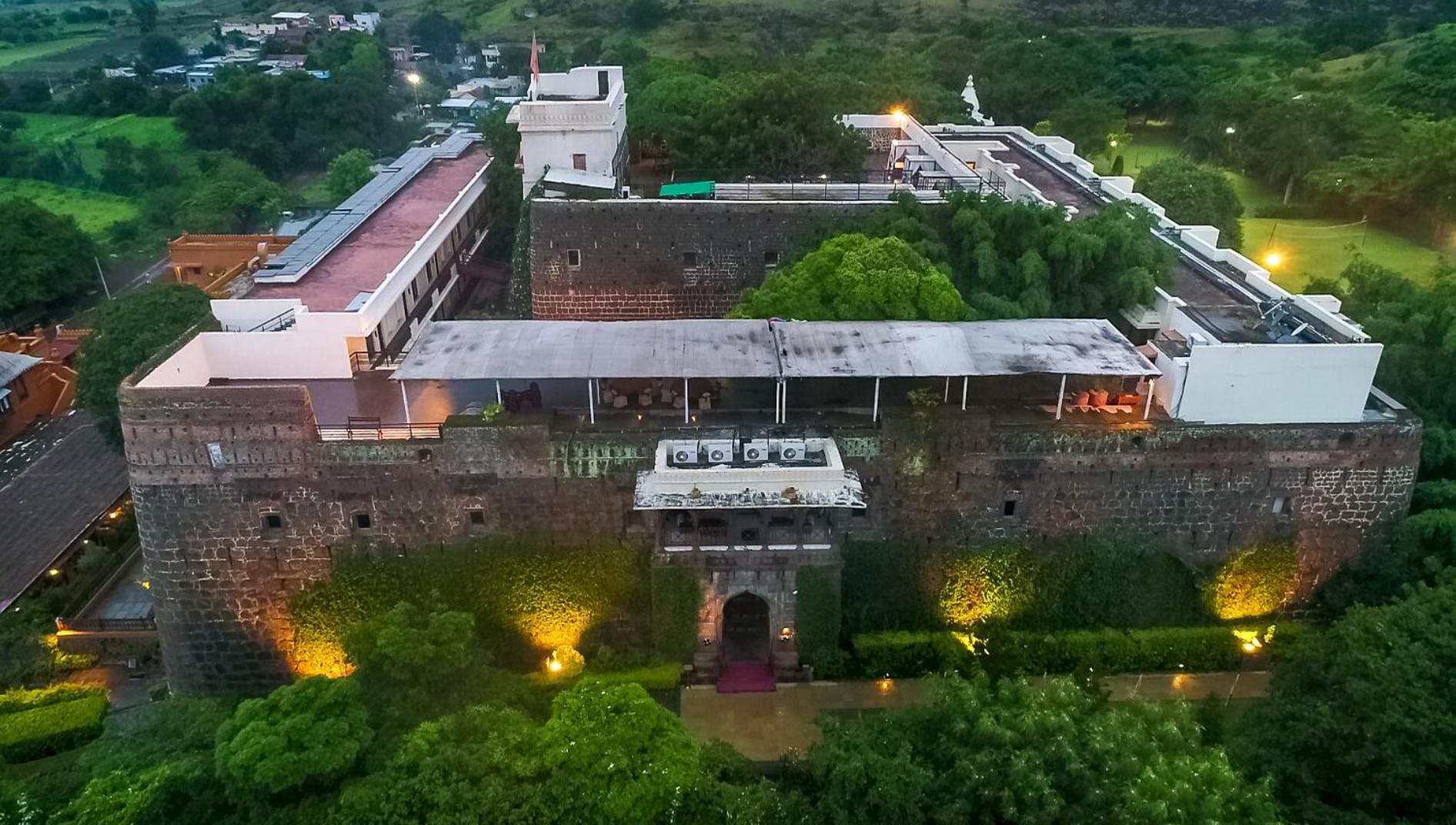 Fort Jadhavgadh -A Gadh Heritage Hotel Sasvad Exterior photo