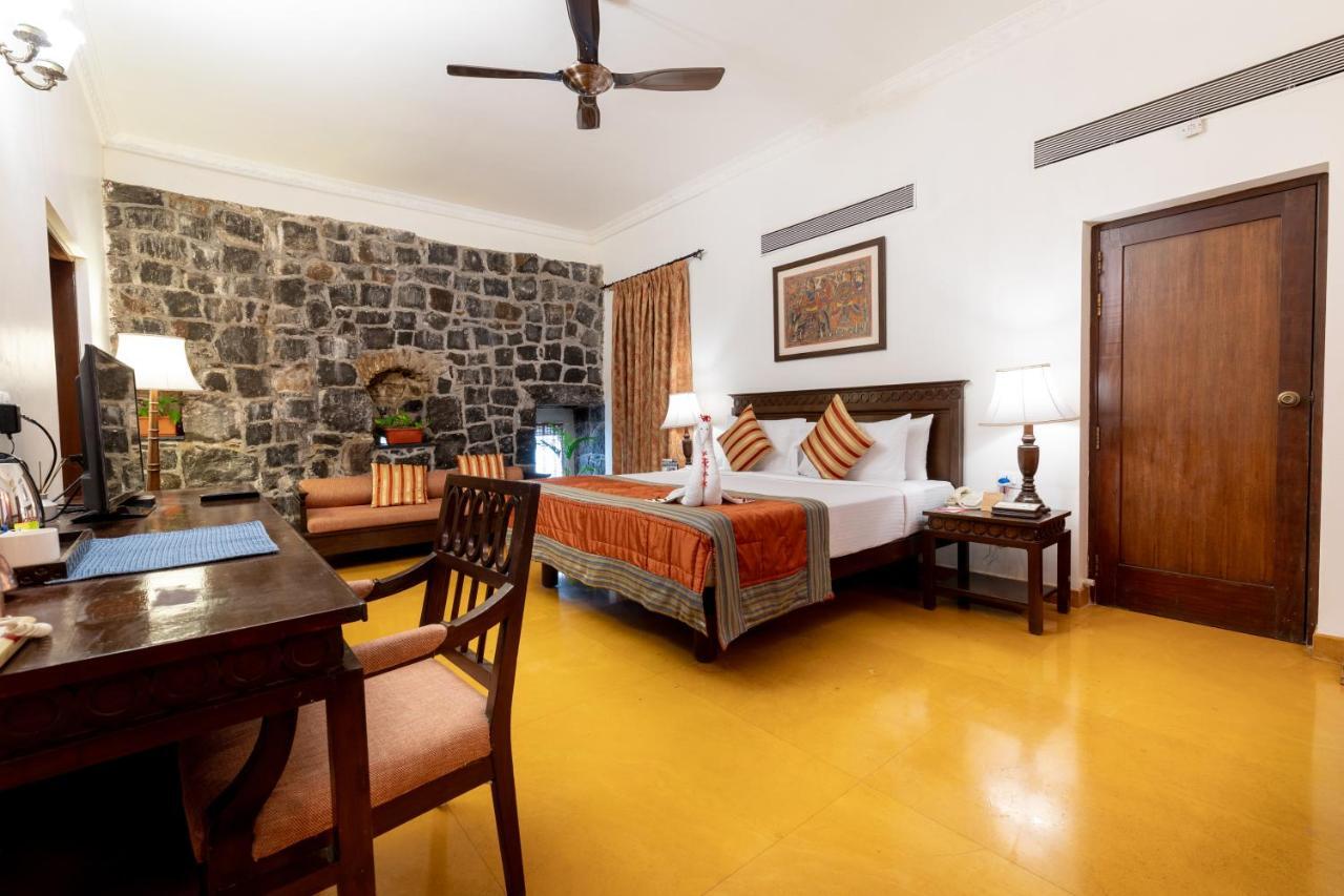 Fort Jadhavgadh -A Gadh Heritage Hotel Sasvad Exterior photo
