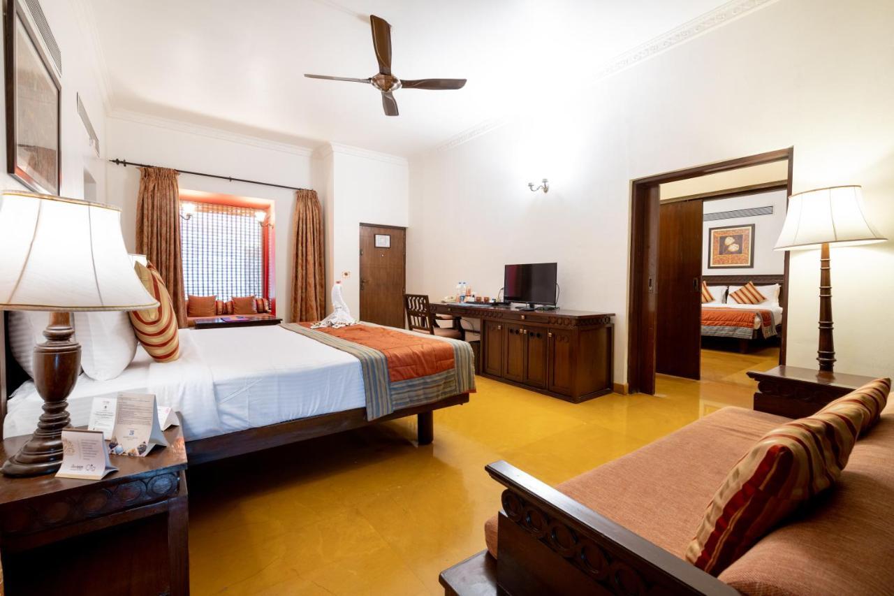 Fort Jadhavgadh -A Gadh Heritage Hotel Sasvad Exterior photo