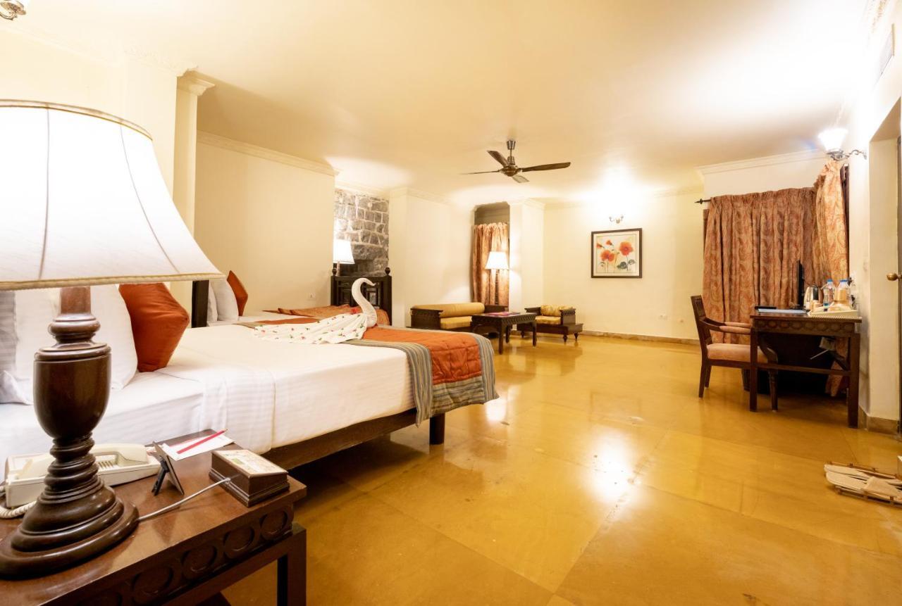 Fort Jadhavgadh -A Gadh Heritage Hotel Sasvad Exterior photo