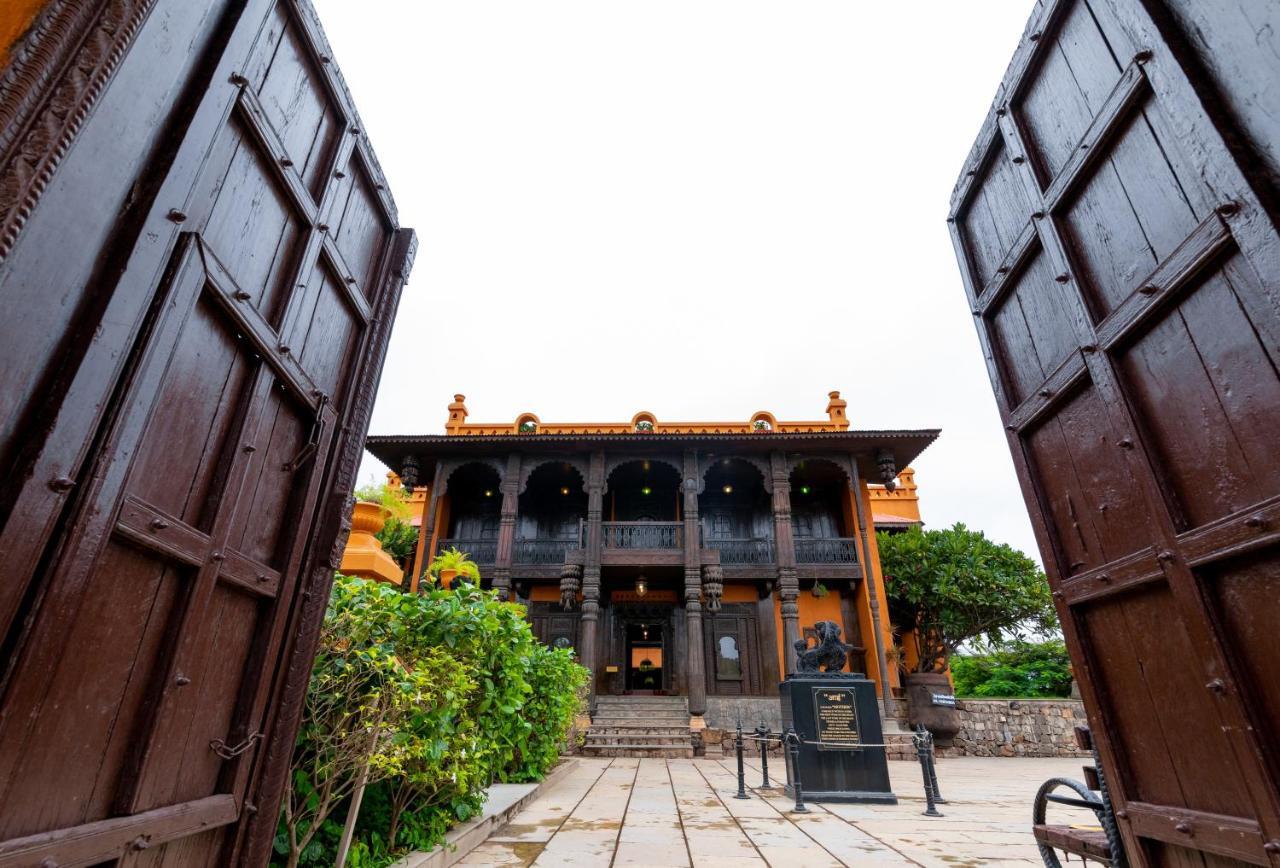 Fort Jadhavgadh -A Gadh Heritage Hotel Sasvad Exterior photo