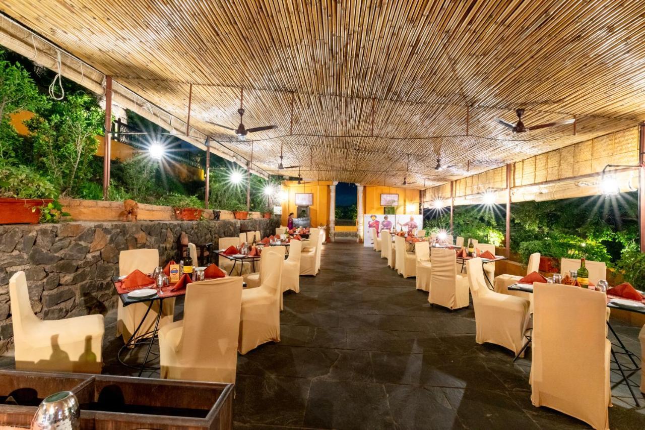 Fort Jadhavgadh -A Gadh Heritage Hotel Sasvad Exterior photo