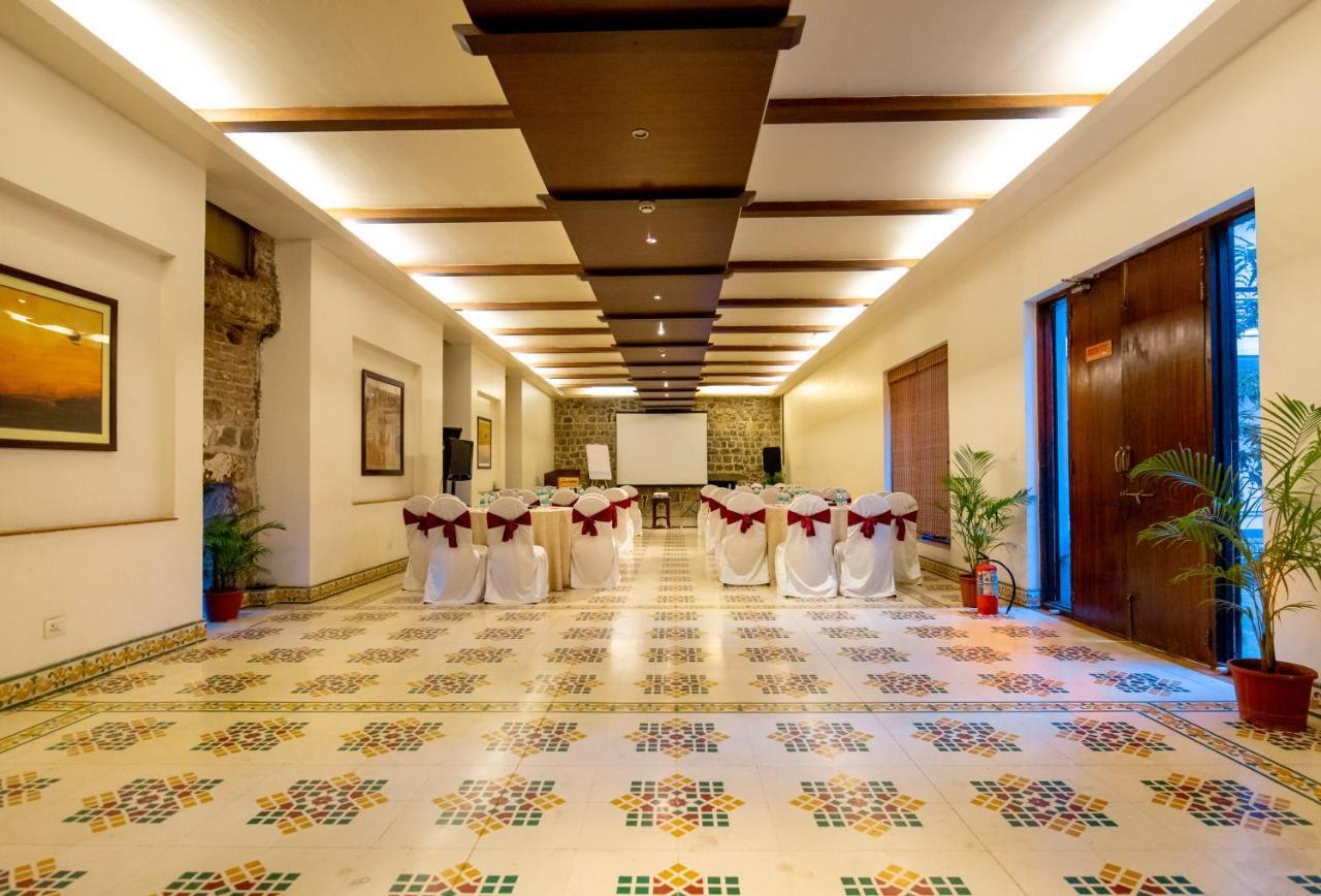 Fort Jadhavgadh -A Gadh Heritage Hotel Sasvad Exterior photo
