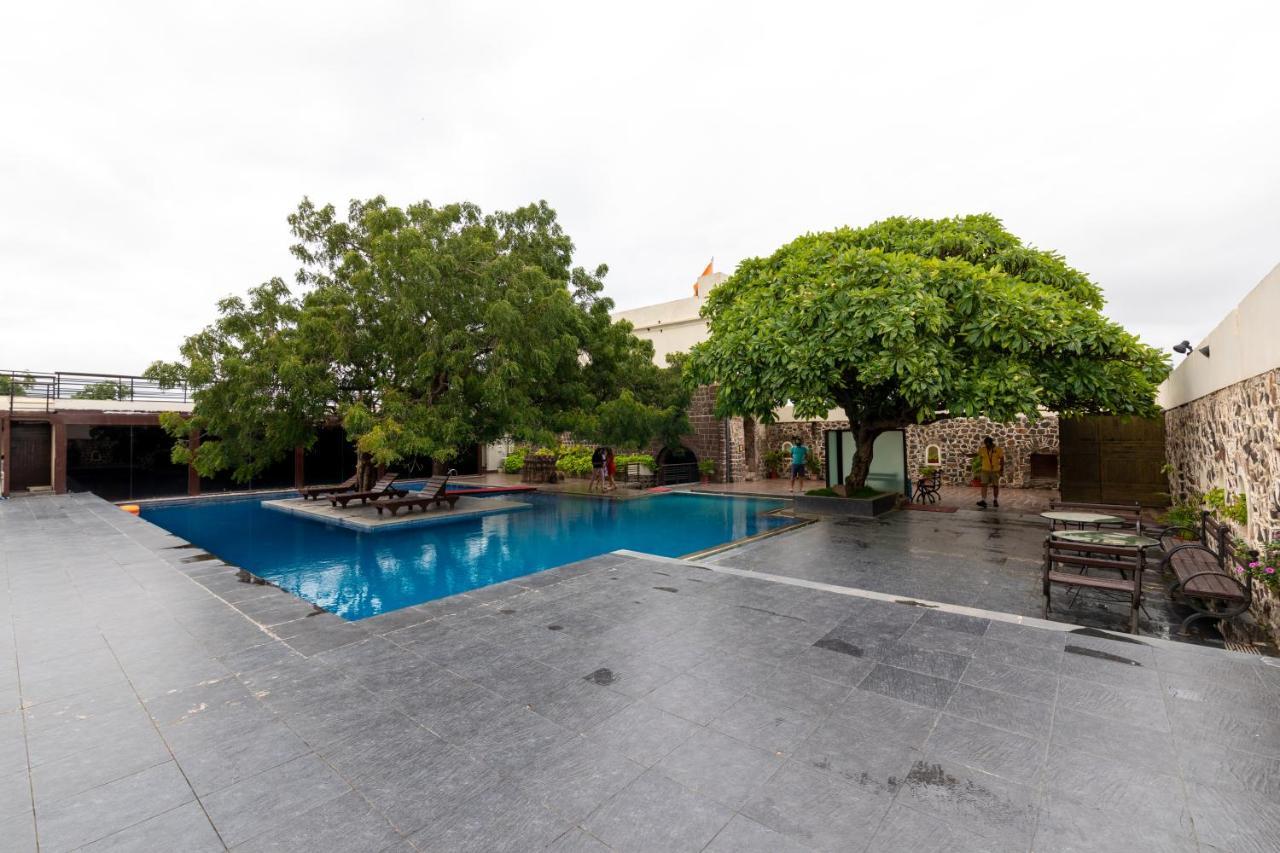 Fort Jadhavgadh -A Gadh Heritage Hotel Sasvad Exterior photo
