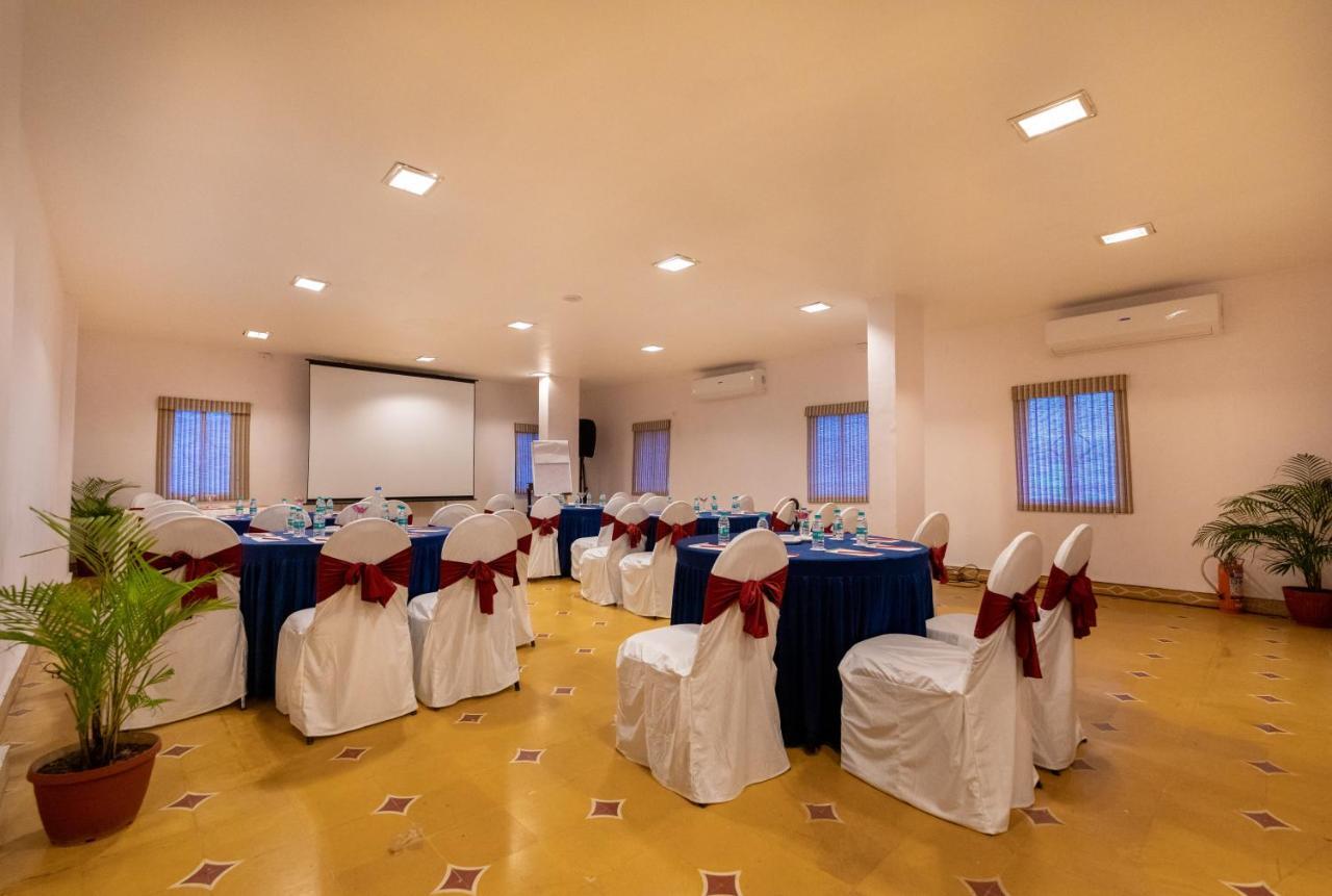 Fort Jadhavgadh -A Gadh Heritage Hotel Sasvad Exterior photo